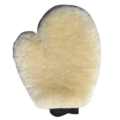 Abbildung von Harry&#039;s Horse Putzhandschuh Merino Lammfell Naturell