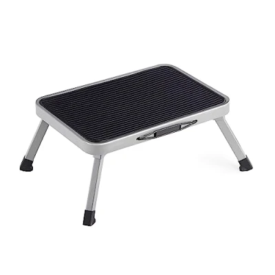 Abbildung von SONGMICS Tritthocker, Trittleiter, Klapptritt, einstufige Leiter aus Stahl, rutschfeste Trittfläche, bis zu 150 kg belastbar, Größe ausgeklappt 32 x 44 17,5 cm, grau GSL001G01