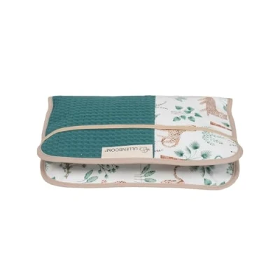 Abbildung von ULLENBOOM ® Windeltasche für unterwegs Madagaskar (Made in EU) Wickeltasche bis zu 3 Windeln, Feuchttücher &amp; weiteres Zubehör, Windeletui mit Reißverschluss Gummiband, klein lässig