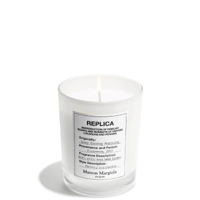 Abbildung von Maison Margiela Replica Lazy Sunday Morning Kerze 165 g
