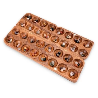 Abbildung von LOGOPLAY Hus groß mit Magnetverschluss Spielfeld 28 x 44 cm Bao Kalaha Bohnenspiel Muschelspiel Edelsteinspiel Steinchenspiel aus Samena Holz inkl. Edelsteinen