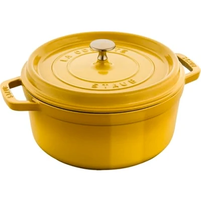 Abbildung von STAUB Gusseisen Bräter/Cocotte, Rund 24 cm, 3,7 L, Aromaregen Funktion für optimale Befeuchtung, alle Herdarten inkl. Induktion und Backofen, Citron