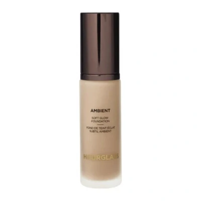 Abbildung von Hourglass ambient Soft Glow Leuchtende Foundation 10