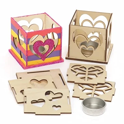 Abbildung von Baker Ross AX817 Herz Teelichthalter Bastelset 3er Pack, Holz Basteln für Kinder zum Verzieren und ausstellen