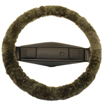 Abbildung von Reissner Lammfelle LERA 15 GRU Lenkradbezug Lenkradschoner Lenkradhülle für Auto und Wohnmobil Echtes Merino Lammfell Florhöhe 15mm passend ⌀40cm Anti Rutsch Farbe grün