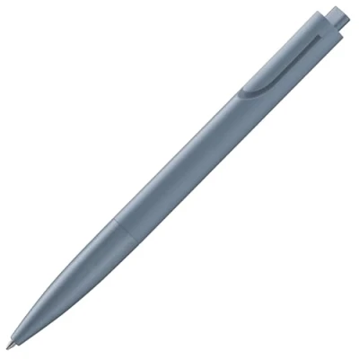 Abbildung von Lamy noto blue Kugelschreiber puristischer Kuli mit Gehäuse aus Kunststoff in Dreiecksform Clip entsteht der Gehäusekontur inkl. Großraummine M 16 Strichbreite schwarz