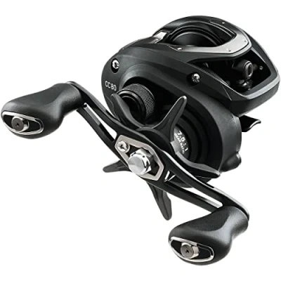 Abbildung von Daiwa, CC80 Casting Rolle, 7,5:1 Übersetzung, 4BB+1RB Kugellager, 6,8 kg maximaler Widerstand, rechte Hand, CC80HS Schwarz