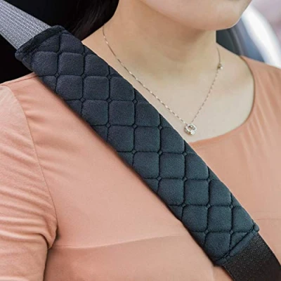 Abbildung von Premium Auto Gurtpolster im Zweierpack,Polsterung für Sitzgurt Auto,Damit Sie und Ihre Familie eine entspannte Reise haben auch Kinder geeignet (Schwarz)