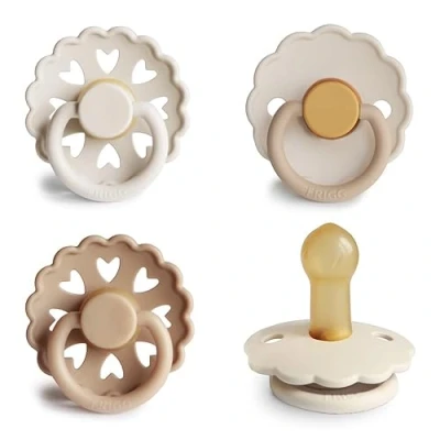 Abbildung von FRIGG Multipack Latex Schnuller 4&#039;er Packung Naturgummi/Naturkautschuk Hergestellt in Dänemark Symmetrischer Sauger Kirschform (Snowflake Dream, Größe 2 (6 18 Monate))