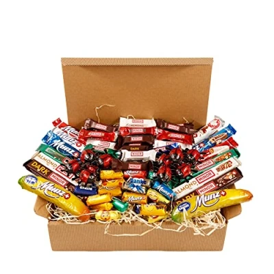 Abbildung von GUSTONE. Geschenk Set für Feinschmecker &amp; Liebhaber Schokoladen Pralinen Trüffel in Premium Präsent Box (Set X11)