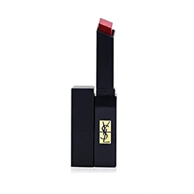 Abbildung von Yves Saint Laurent Rouge Pur Couture The Slim Velvet Radical 2,2 g N&deg;306 Red