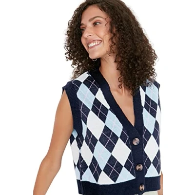 Abbildung von Trendyol Women&#039;s V Neck Plaid Regular Vest Sweater, Navy Blue, Small