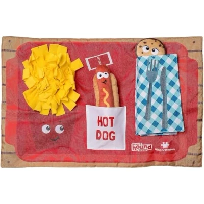 Abbildung von Outward Hound Nina Ottosson Activity Matz Fast Food Fun Spielmatte für Hunde plüschig &amp; unterhaltsam