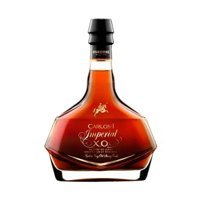 Abbildung von CARLOS I Imperial Brandy aus Jerez Solera Gran Reserva. Hergestellt einer Auswahl alter Brandys, die in Eichenfässern mit speziellen Verfahren gereift sind. Alkoholgehalt: 40 %. Flasche: 70 cl.
