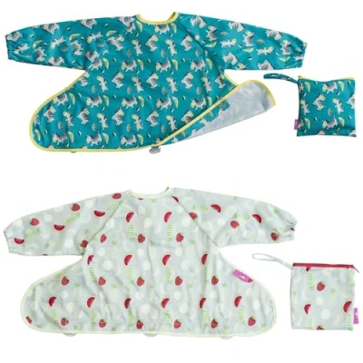 Abbildung von Tidy Tot®™ Cover &amp; Catch™ Dopplepack. 2 Auffanglätzchen für Baby mit Ärmel. Lätzchen Befestigt Sich an Ihrem Hochstuhl. Ganzkörper Ärmellätzchen.BLW Lätzchen.Inklusive Reisetasche