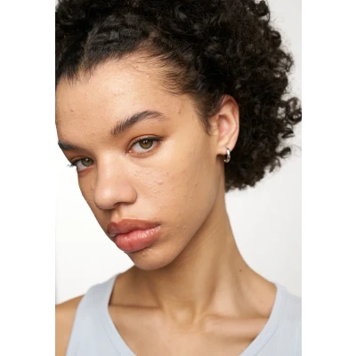 Abbildung von Maybelline Fit Me Matte &amp; Poreless Foundation 128 Warm Nude
