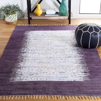 Abbildung von SAFAVIEH Modern Teppich für Wohnzimmer, Esszimmer, Schlafzimmer Montauk Collection, Kurzer Flor, Elfenbein und Lila, 152 X 244 cm