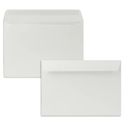 Abbildung von 25x Briefumschläge DIN C5 Hellgrau (Grau) 16,2 x 22,9 cm Haftklebung Edle Kuverts für große Einladungen und Karten zum Geburtstag oder Hochzeit