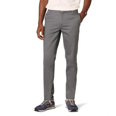 Abbildung von Amazon Essentials Herren Faltenresistente Stretch Chinohose mit schmaler Passform und Flacher Vorderseite, Dunkelgrau, 29W / 29L