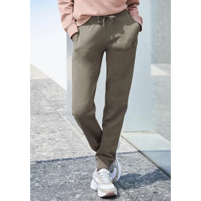 Abbildung von Bench. Loungewear Jogginghose, mit dezenter Logostickerei, Loungeanzug