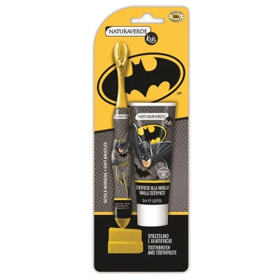 Abbildung von Naturaverde Kids Warner Bros Batman Mundreinigungsset für Kinder, Vanille Zahnpasta 25 ml und Zahnbürste Weiche Borsten,