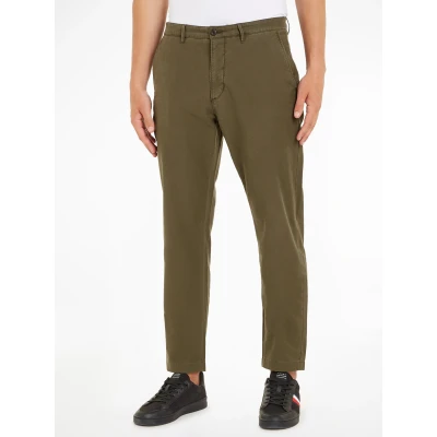 Abbildung von Tommy Hilfiger Chinohose &quot;CHINO CHELSEA GABARDINE GMD&quot;, mit Logostickerei auf der Hintertasche