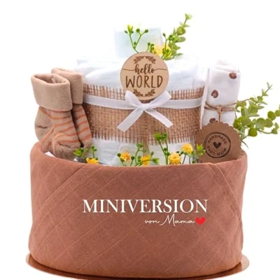 Abbildung von Trend Mama® Windeltorte Boho Style Spruch wählbar 27 Windeln (Gr.2), Musselintuch, Socken &amp; Waschhandschuh Geschenk Geburt (Design Miniversion von Mama)