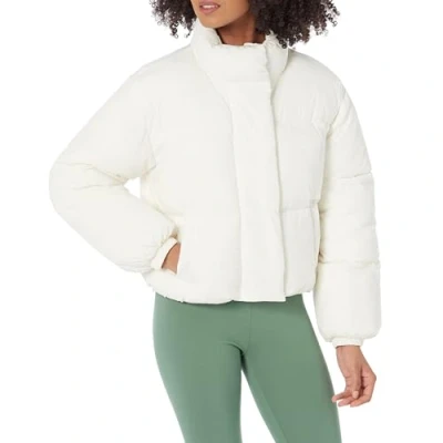 Abbildung von Amazon Essentials Damen Crop Daunenjacke (in Übergröße erhältlich), Eierschalenweiß, XL Große Größen