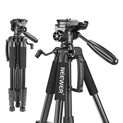 Abbildung von Neewer tragbare 142 Zentimeter Aluminium Legierung Kamera Stativ mit 3 Wege Schwenk Kopf, Tragetasche für Canon Nikon Sony DSLR Kamera, DV Video Camcorder Belastbarkeit 4 Kilogramm Schwarz(SAB234)