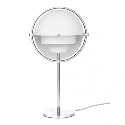 Abbildung von GUBI Tischleuchte Multi Lite, Höhe 50 cm, chrom/weiß