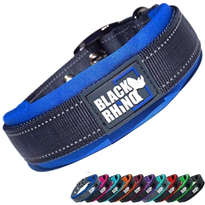 Abbildung von Black Rhino Das Comfort Halsband Super Weiches Neopren Gepostertes Hundehalsband für alle Hunderassen Hochbeanspruchbar Verstellbar Reflektierend Wetterfest (Mittel, Blau/Schwarz)
