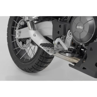 Abbildung von SW MOTECH Fußrastenpaar EVO Fahrer silber FRS.13.112.10200