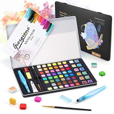 Abbildung von DazSpirit Aquarellfarben Set, 60 Lebendige Farben Wasserfarben Kit, Tragbar Aquarellfarbkasten Inklusive Metallic und Fluoreszenzfarben, Mit 8 Aquarell Papierblöcken, Für Kinder, Anfänger Profis