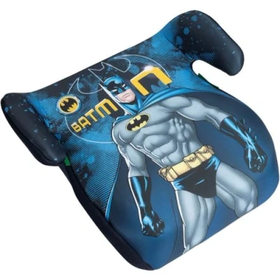 Abbildung von DcComics Batman KindSitzerhöhung i Size ECE R129/03. Autokindersitz für die Sicherheit von Kindern Körpergröße 126 150 cm. Sitzerhöhung mit Grafiken des Batman, Sitz Kinder auf blauem Hintergrund.