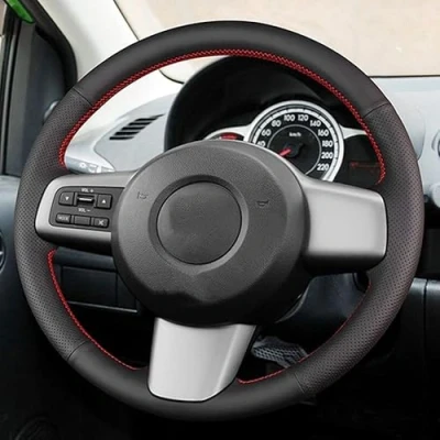 Abbildung von Lenkradbezug Für Mazda 2 2008 2009 2010 2011 2012 2013 2014 Handgefertigte Auto Lenkradabdeckung Autozubehör Innenraum (Farbe : Schwarzer Faden)