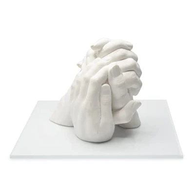 Abbildung von Lucky Hands® Family Abformset Trio 3D Familien Handabdruck DIY Set für 3 Erwachsenenhände Gipsabdruck Familie Auch Kinder und Jugendliche (Acrylsockel 25 x 0,5 cm)