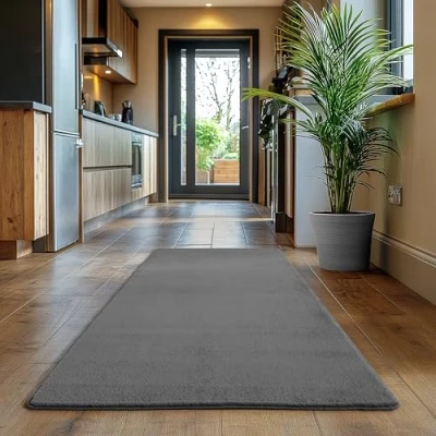 Abbildung von SIMPEX Läufer Teppich Grau 80x150 cm Kurzflor Waschbar, weich &amp; rutschfest, modernes einfarbiges Design für Schlafzimmer, Küche Flur