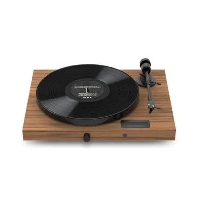 Abbildung von Pro Ject Juke Box E1, Audiophiles “All in one Plug &amp; Play“ Plattenspielersystem mit BT, Line Eingang und Endverstärker (Walnuss)