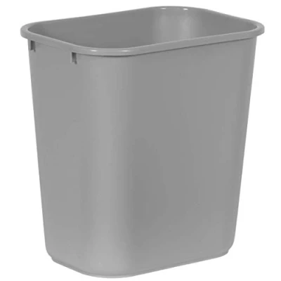 Abbildung von Rubbermaid Commercial Products FG295600GRAY Kunststoff Papierkorb neben Schreibtisch, Grau