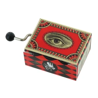 Abbildung von Spieluhr/Spieldose/Musikbox mit Handkurbel aus illustriertem und durchbrochenem Karton 18 Ton Spielwerk Bella Ciao (traditionell)