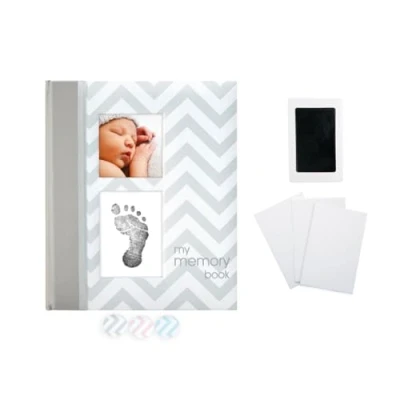 Abbildung von Pearhead P62200 Chevron Babybuch mit Clean Touch Stempelkissen, grau (Texte auf Englisch), 1 Stück (1er Pack)