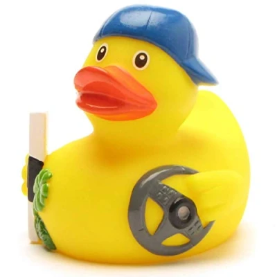 Abbildung von Duckshop I Badeente Fahranfänger Quietscheentchen L: 8 cm inkl. Badeenten Schlüsselanhänger im Set
