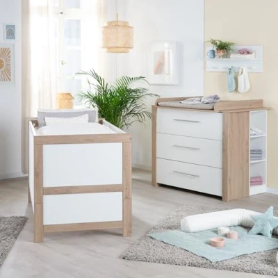 Abbildung von roba Babymöbel Set 2 teilig Malo Kinderbett 70 x 140 cm umbaubar + Wickelkommode mit 3 Schubladen Griffe aus Metal Weiß/Artisan Eiche