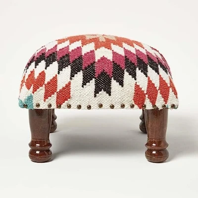 Abbildung von Homescapes Kelim Hocker Manila 40x40 cm, mit handgewebtem Bezug, Polsterhocker Holzbeinen