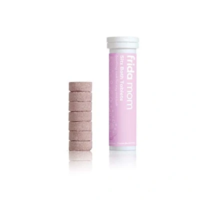 Abbildung von Frida Mom All Natural Herbal + Bittersalz Badetabletten, Rosa