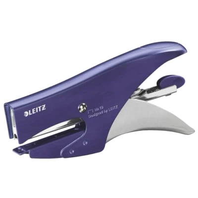 Abbildung von Leitz Heftzange aus Metall, Für 15 Blatt, Ergonomisches Design, Hinterlademechanik, Heftklammern P2 (Nr. 10), Titan Blau, Style Serie, 55640069