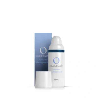 Abbildung von Oceanwell Basic Schützende Feuchtigkeitscreme NATRUE zertifizierte Naturkosmetik Hochkonzentrierter Algenextrakt spendet intensiv Feuchtigkeit Schützt und stärkt die Hautbarriere 2 x 50 ml