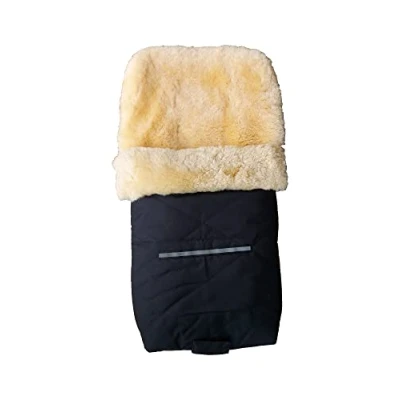 Abbildung von Naturasan Kinderwagen Lammfell Fußsack, Fussack mit echtem kuscheligen medizinischem Lammfell, Universalgröße für alle Kinderwagen, Kiwa, Buggy, Winter Fusssack FS 06, Modell Stockholm (Schwarz)