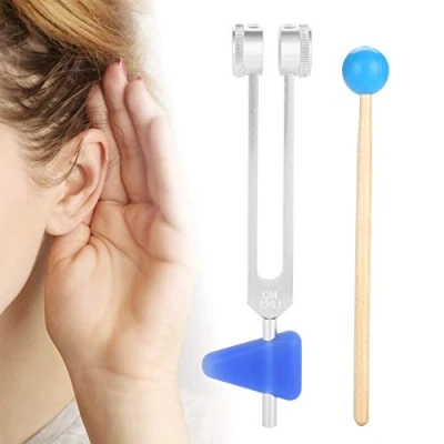 Abbildung von Chakra OM Stimmgabel, 136,1 Hz, medizinisches Heilungsinstrument, Aluminium, Schallheilung, Vibrationstherapie, medizinische Werkzeuge mit Hammer