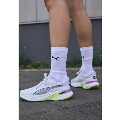 Abbildung von Puma Magnify Nitro Laufschuh Straße, Damen, Größe: 37.5, White\pure magenta\yellow alert Schuhe